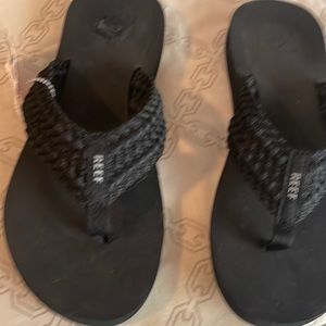 NWT Reef flip flops 9